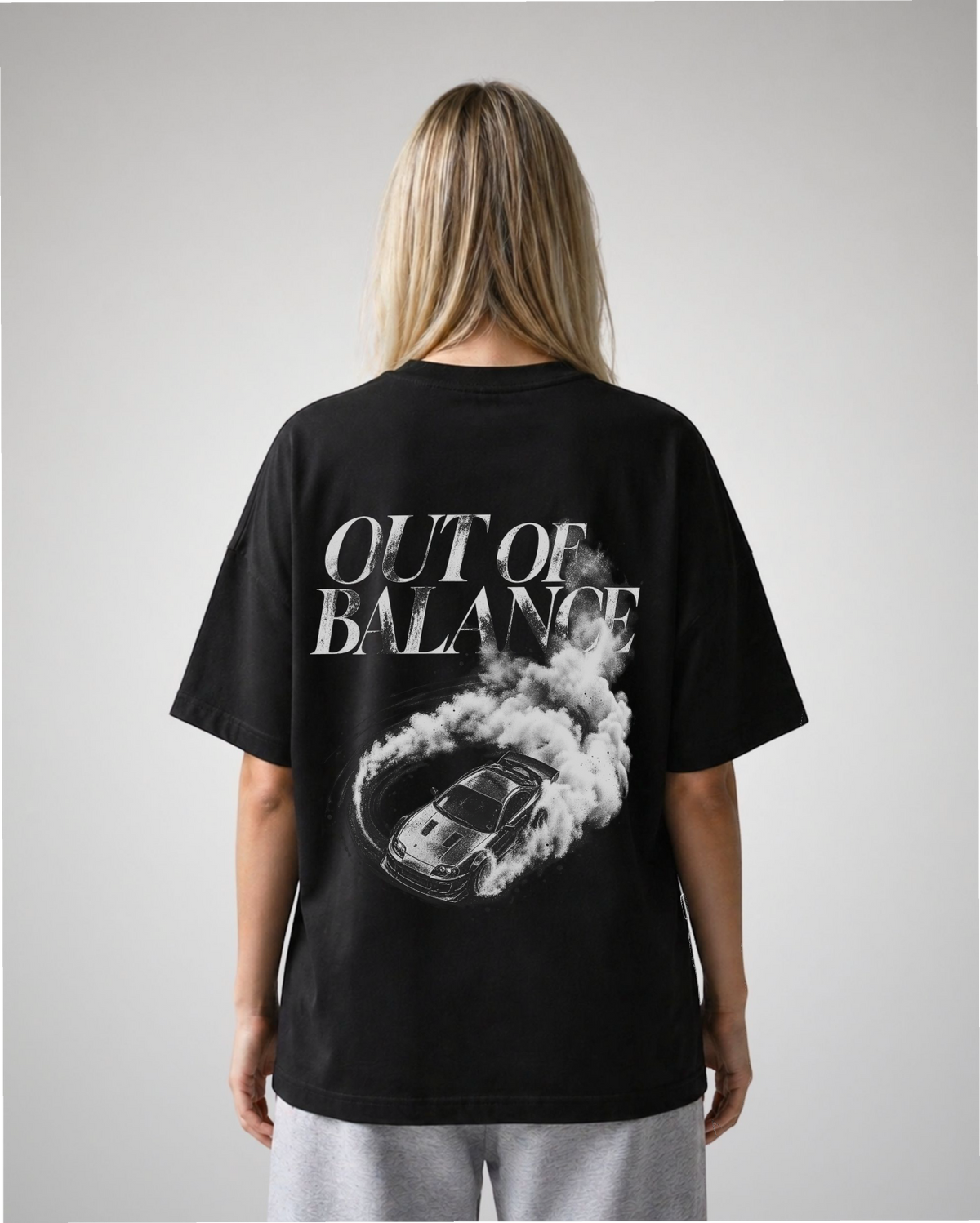 Oversize T-Shirt out of balance