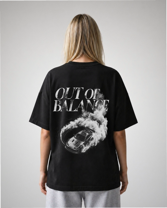 Oversize T-Shirt out of balance